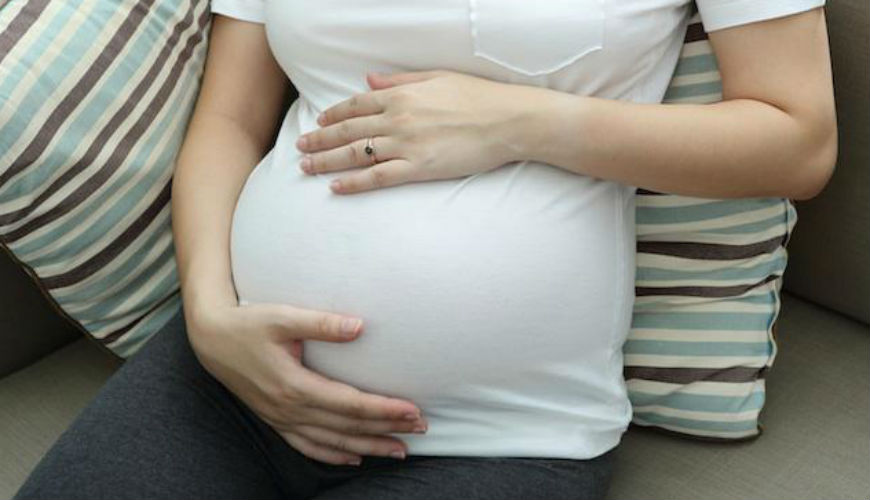 Deux femmes réussissent à avoir un bébé grâce à un utérus greffé.