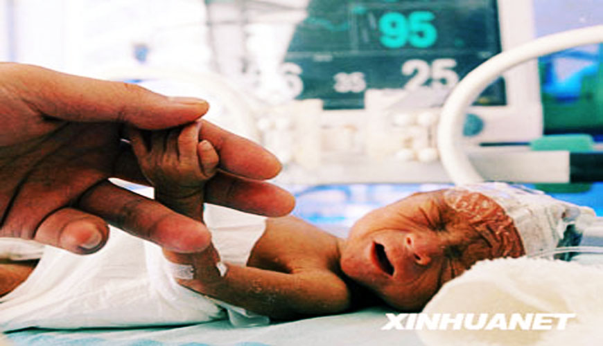 Des syndicats dénoncent l'insuffisance de couveuses pour bébés prématurés.