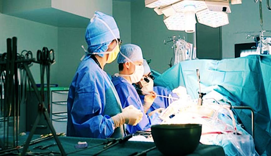 Réalisation de la première opération à cœur ouvert au Maroc.